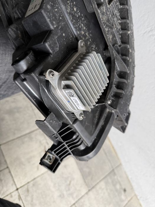 Фара Tesla model Y 2023