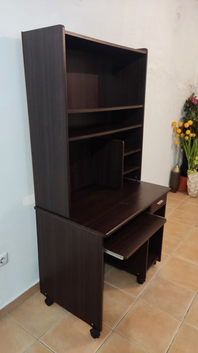 Secretaria em muito bom estado