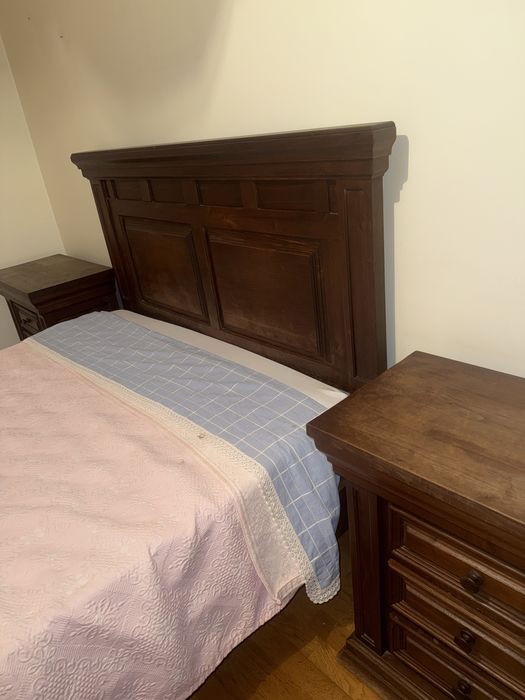 Cama de Casal em Madeira Maciça