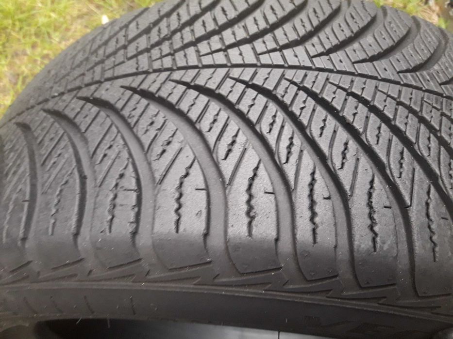 Całoroczne Goodyear 215/45 R16 6.5mm