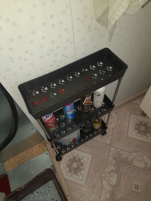 Продам поличку на колесах