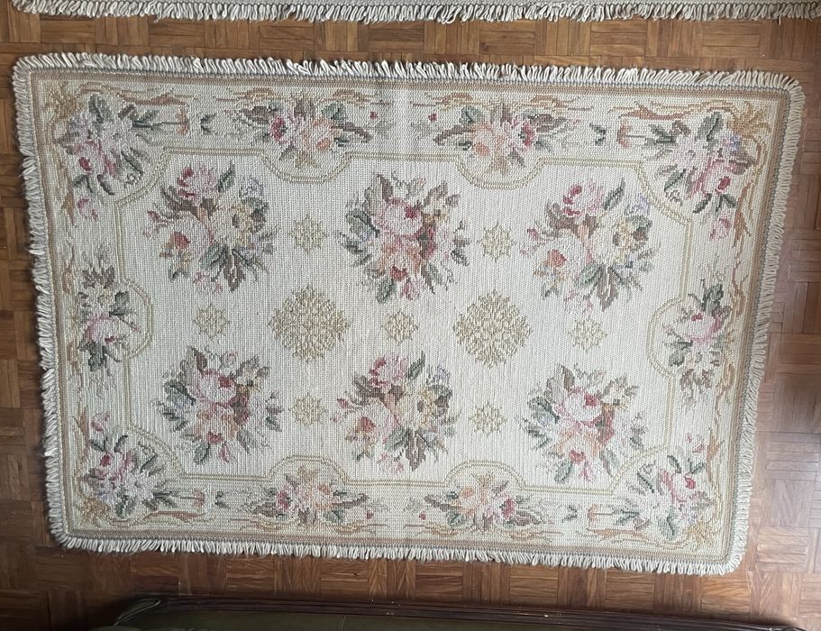 Tapete de Arraiolos genuíno