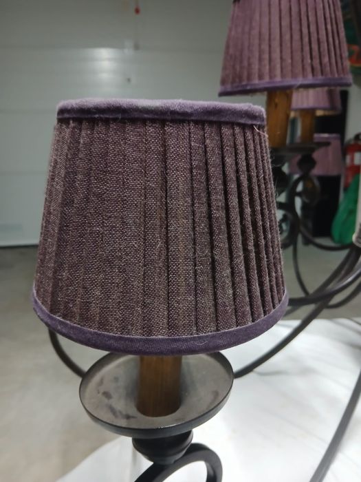 Candeeiro em ferro  com 12 abajour em organza