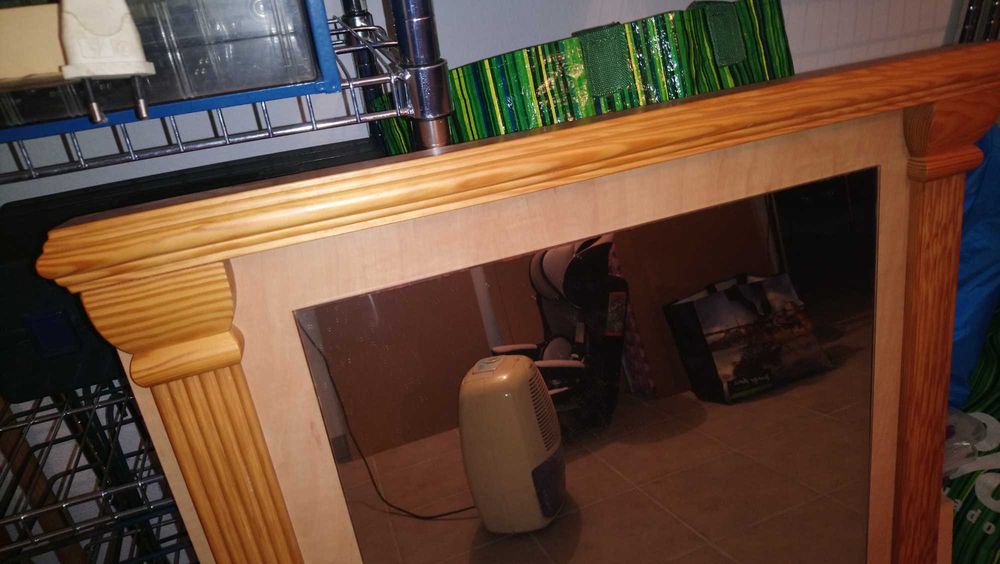 Espelho grande bem cuidado Madeira Maciça