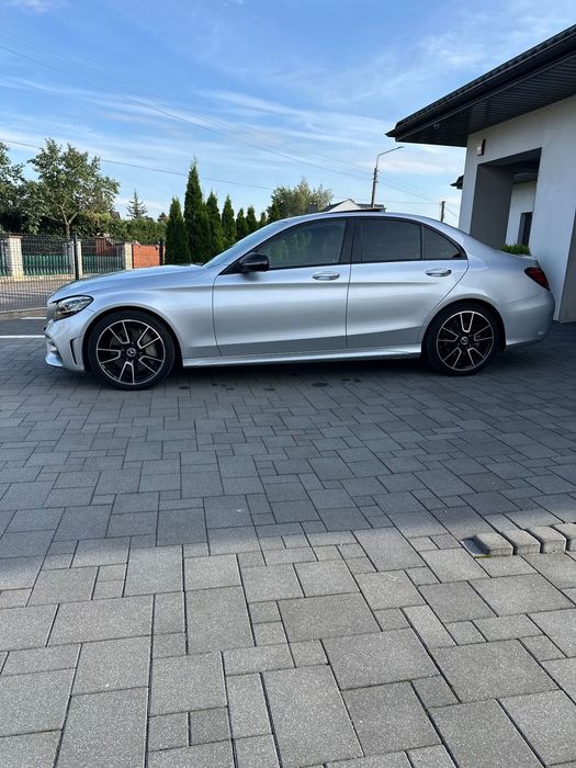 Mercedes-Benz Klasa C 300 4matic pakiet Amg mocne wyposażenie