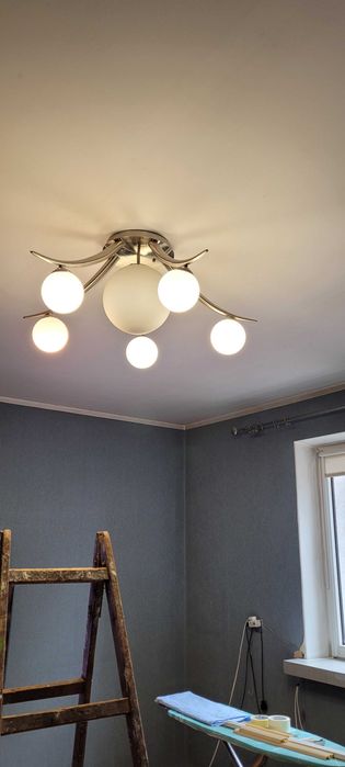 Lampa sufitowa do salonu