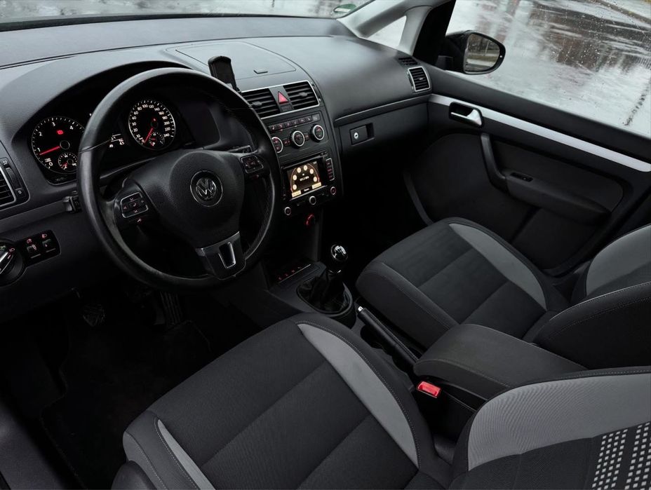 Volkswagen Touran 2.0 Дизель 2014 рік