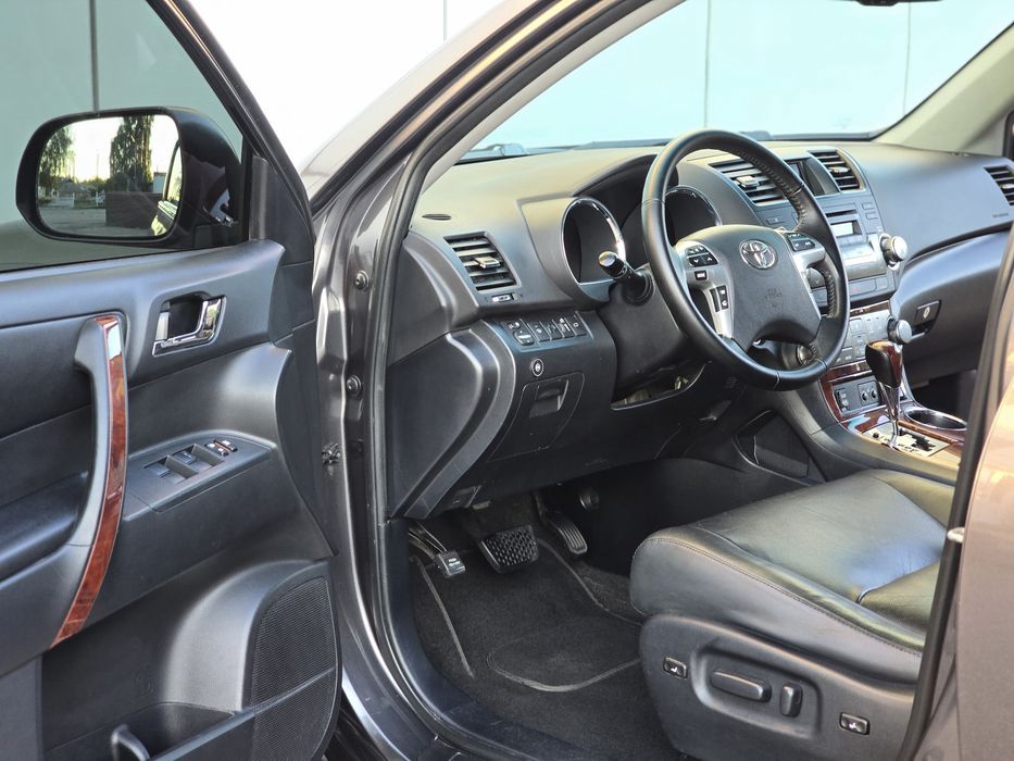 Продам свою Toyota Highlander 3.5л - 2011г