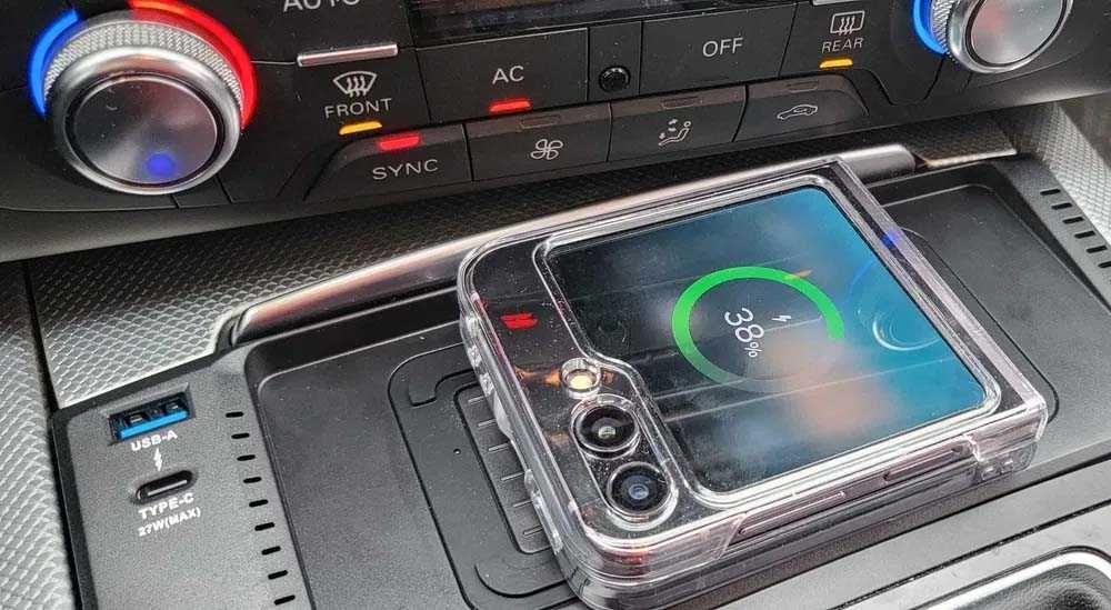 Indukcyjna bezprzewodowa ładowarka 15W Qi Fast Charger Audi A6 A7 NOWA