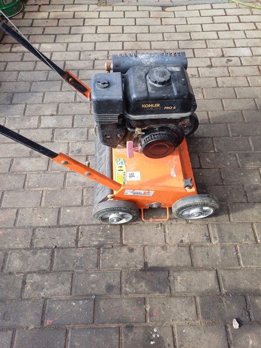 Wertykulator spalinowy