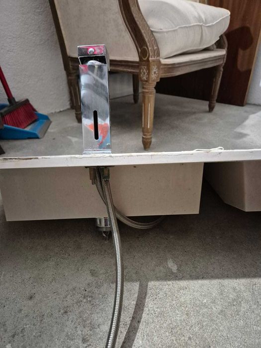 Pedra com 2 lavatórios + 2 Torneiras