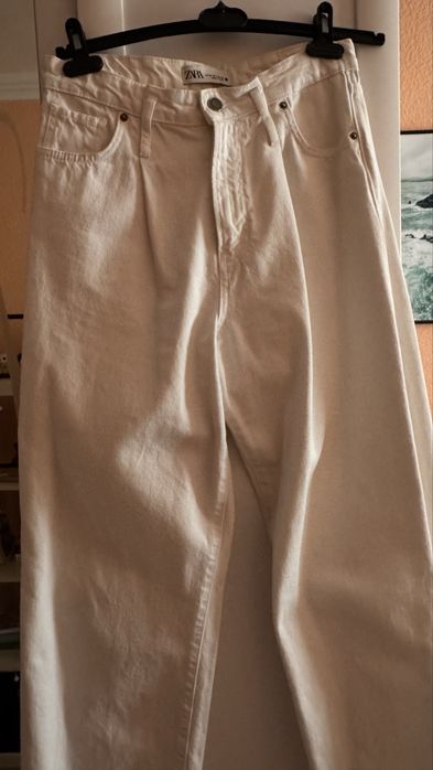 Ддинси Zara білі