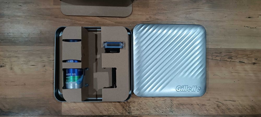 Металева коробка gillette