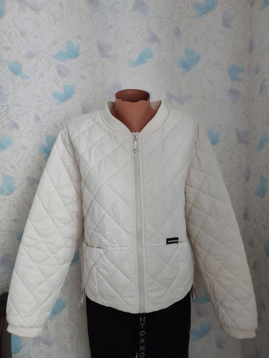 Стильна легенька куртка демі