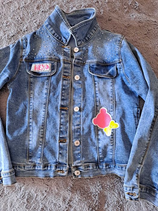Śliczna jeansowa kurtka dla dziewczynki