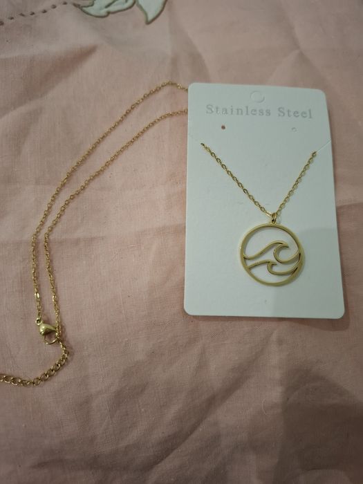 Colar dourado em Aço 
Novo
