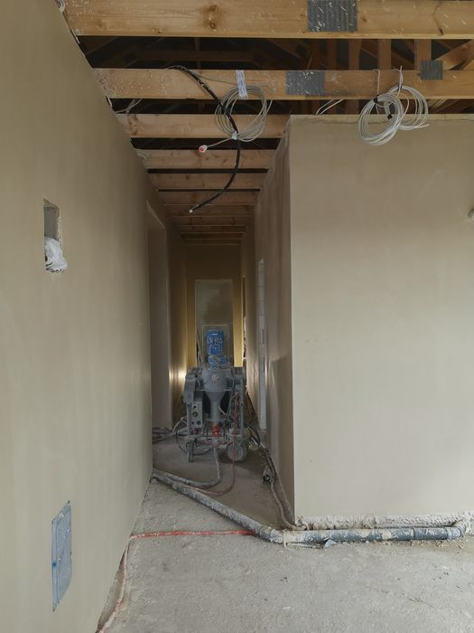 Tynki maszynowe gipsowe i cementowo-wapienne