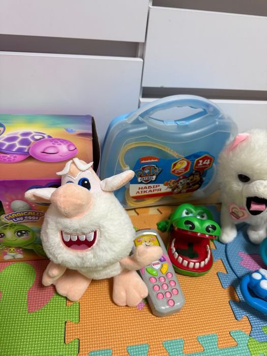 Дитячі іграшки інтерактивні fisher price chicco