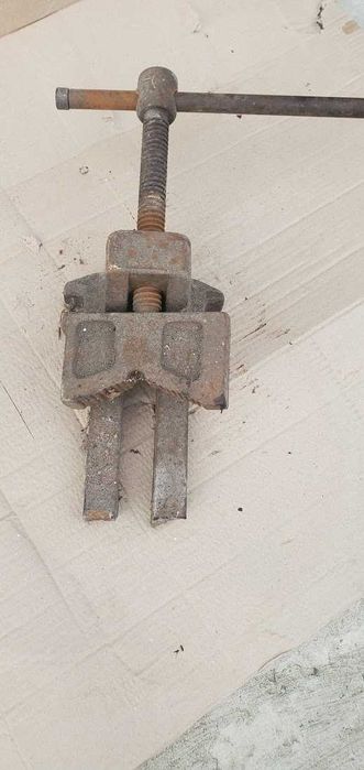 Гвинт з гайкою, Прес