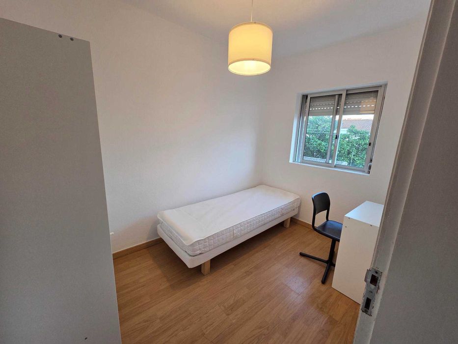 Quartos mobilados para estudantes — Costa da Caparica