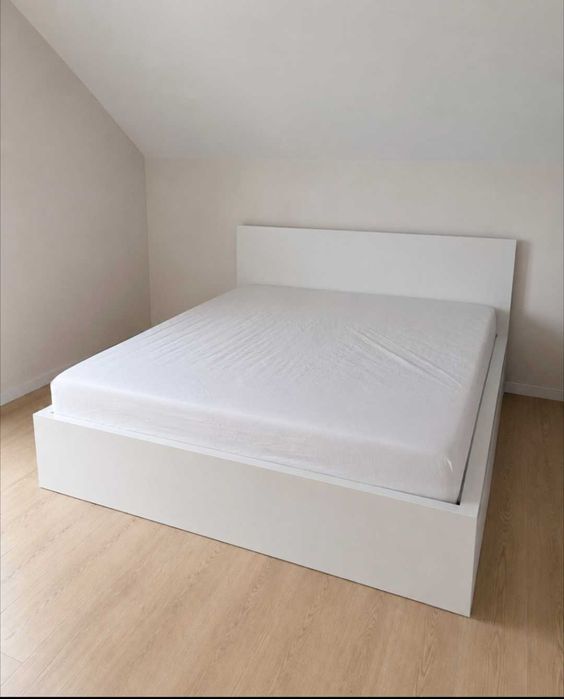 Łóżko podwójne 180 z kompletem szafek nocnych Ikea
