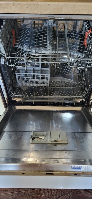 Посудомийна машина hotpoint ariston