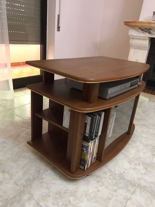 Móvel com rodas em óptimo estado