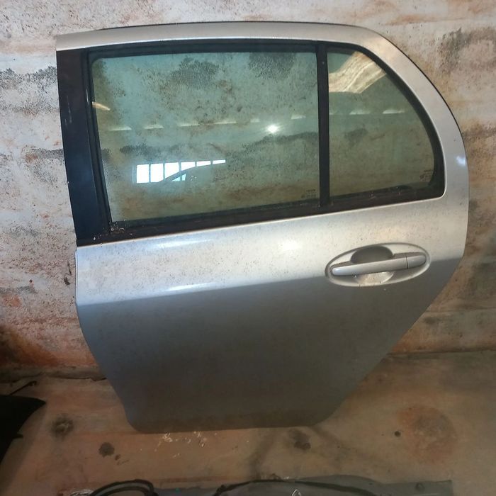 Porta toyota yaris ano 2008