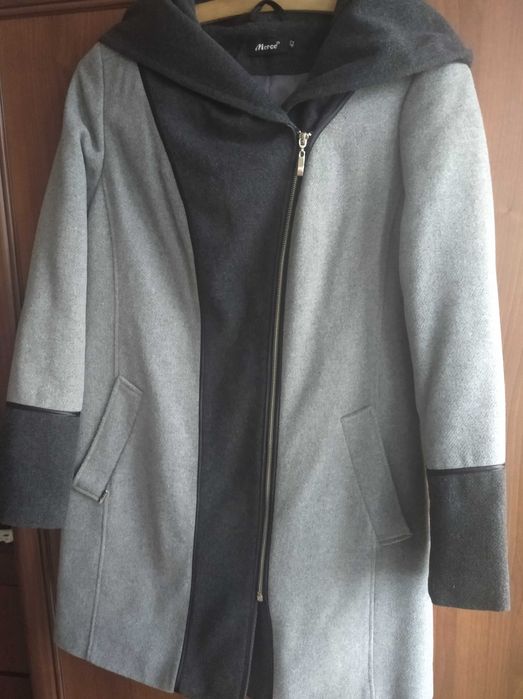 Damski krótki płaszczyk