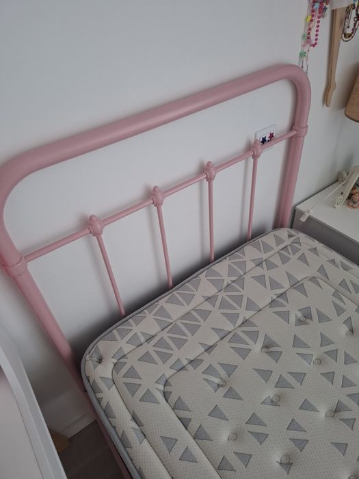 Cama de Ferro com colchão