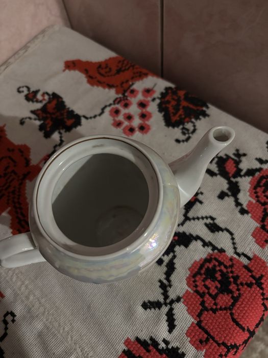 винтажний порцеляновий заварювальний чайник