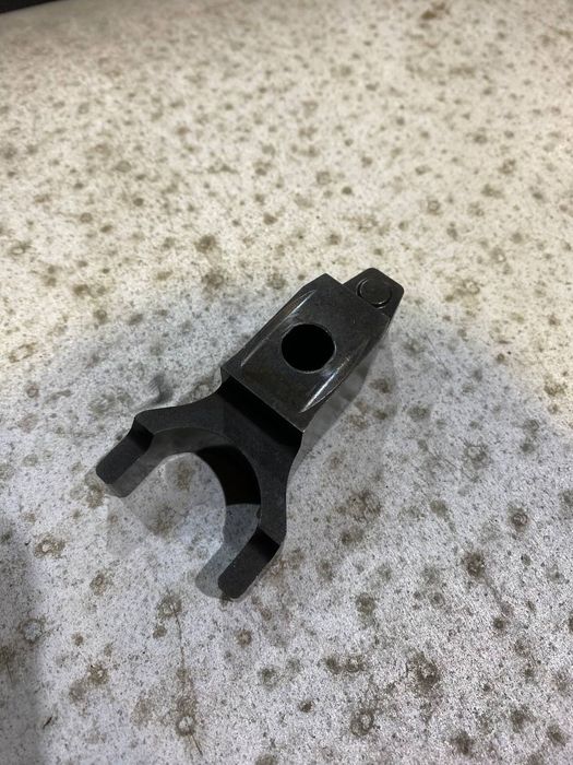 Прижим , кронштейн форсунок Рено ,Renault ,Volvo .