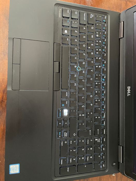 Dell Precision 3520 - 15.6" (i7-7700HQ/16GB/256GB SSD)64283888605185124