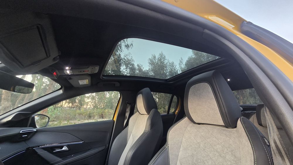 Peugeot e-208 GT line