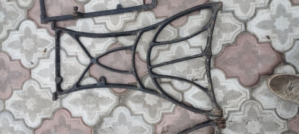 Станіна ніжки від швейної машинки для столика мангала