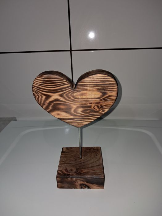 Serduszko z drewna przypalane i lakierowane