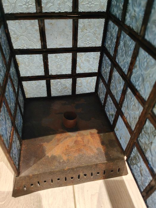 Lanternim em ferro e vidro