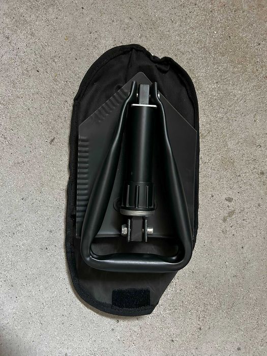 Pá dobrável metálica com bolsa de transporte — campismo / carro / emergência