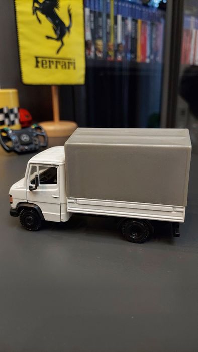 Модель 1/43 Mercedes-Benz 507D-811D NZG Models, Solido