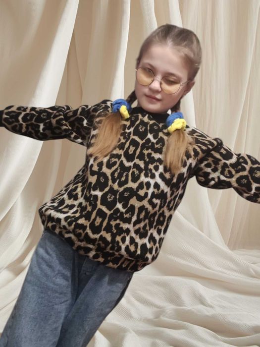 Тепла кофта на дівчинку 8-9 років