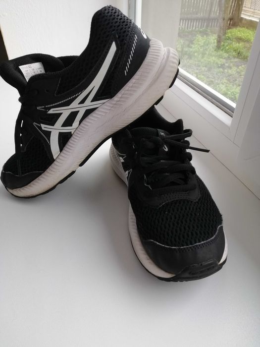 Оригінальні кросівки Asics в хорошому стані та недорого