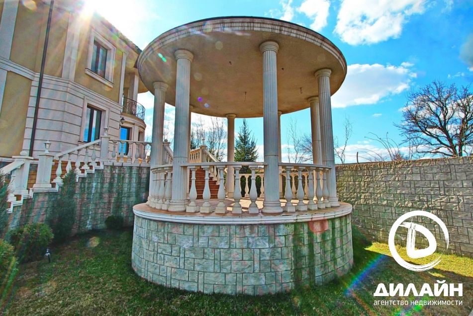 Двухэтажный, 3-х уровневый дом. Бабурка.