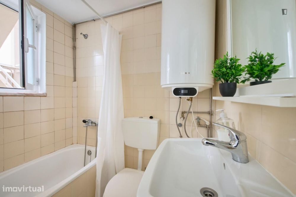 Quarto - localizado em Entrecampos Lisbon