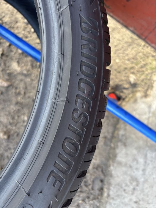 235/40/19 R19 Brigestone Blizzak LM005 зима 1 шт