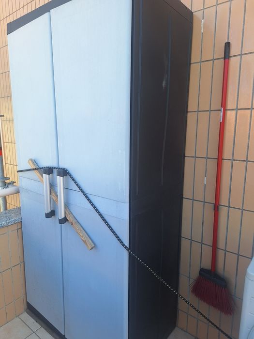 Movel  cinza plastico