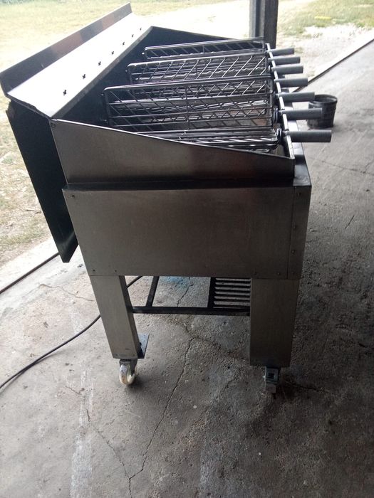 Churrasqueira a carvão para 21 frangos