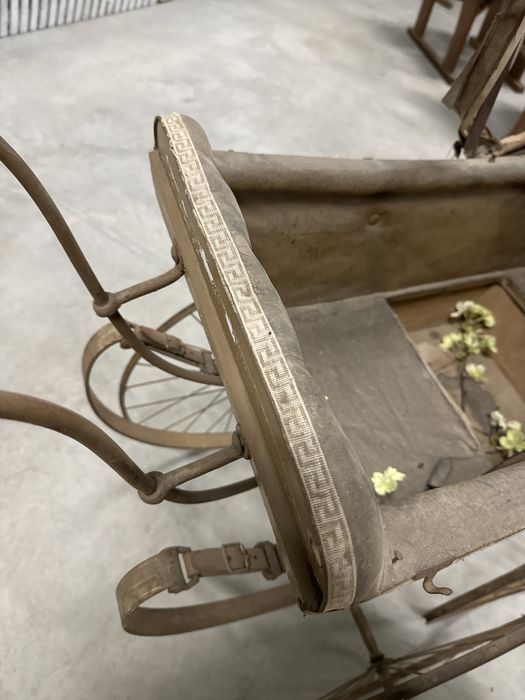 Carrinho de bebé vitoriano para restaurar