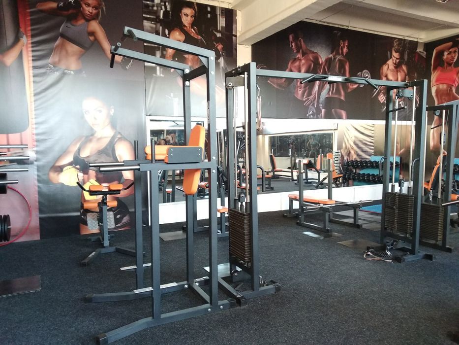 Комплекс професіональних  силових тренажерів для спортивного залу.