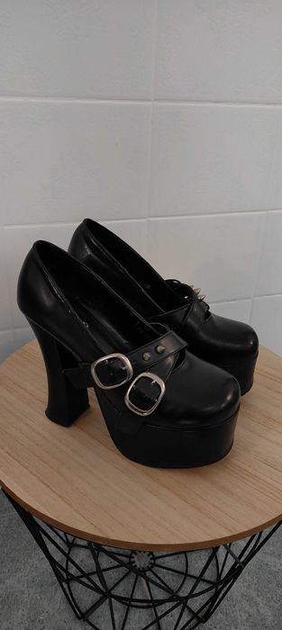 Sapatos TUK originais