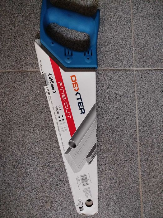 Serrote para madeira e metais.